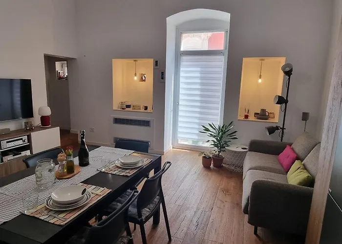 Carmela'S Guest House